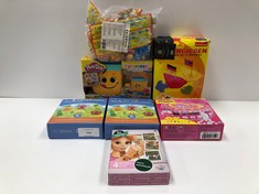 7 X MISCELLANEOUS ITEMS FOR CHILDREN INCLUDING PLAY-DOH-LOCATION 10A.