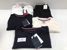 5 X TOMMY HILFIGER GARMENTS VARIOUS MODELS INCLUDING WHITE SHIRT SIZE S-LOCATION 6A.