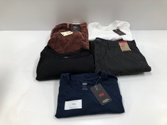 5 X LEVIS GARMENTS VARIOUS MODELS INCLUDING WHITE T-SHIRT SIZE L-LOCATION 6A.