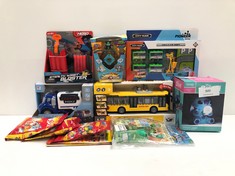 10 X TOYS VARIOUS MODELS AND SIZES INCLUDING BUS-LOCATION 52B.