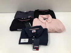 5 X TOMMY HILFIGER GARMENTS VARIOUS MODELS INCLUDING BLUE POLO SHIRT SIZE XL-LOCATION 32B.