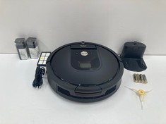 ROBOT HOOVER ROOMBA BLACK AEROFORCE - LOCATION 15C.