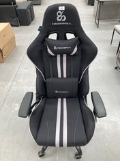 NEWSKILL KITSUNE V2, GAMING CHAIR MADE OF BREATHABLE FABRIC, LUMBAR AND CERVICAL CUSHIONS INCLUDED, 180° RECLINING, SUPPORTS UP TO 136 KG, BLACK COLOUR.