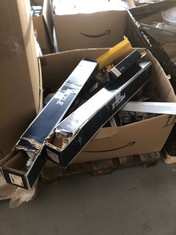 PALLET OF ASSORTED CAR ITEMS INCLUDING KEY IN C EGA MASTER .