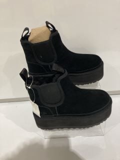 UGG NEUMEL PLATFORM CHELSEA SIZE 6 BLACK BOOTS