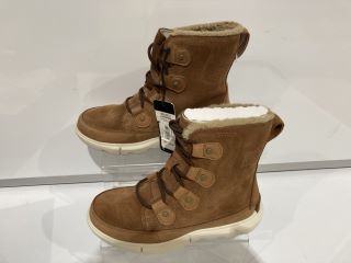 2 X SOREL EXPLORER II JOAN FAUX FUR WATERPROOF SIZE 4 TAN BOOTS