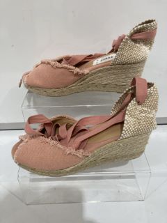 QTY OF ASSORTED CASTANER PALMERA SIZE 6 ORO CLARO (GOLD) ESPADRILLE SLIDES