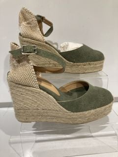 QTY OF ASSORTED CASTANER CAROL SIZE 5 OLIVE ESPADRILLES