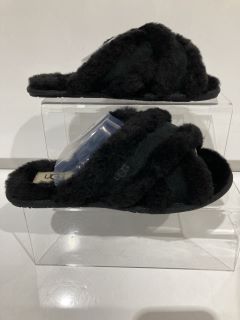 2 X UGG SCUFFITA SIZE 3 BLACK SLIPPERS