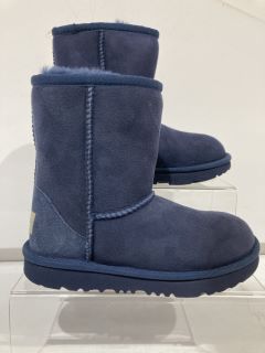 QTY OF UGGS KIDS CLASSIC II NAVY SIZE 12