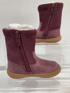 QTY OF CLARKS FLASHCLOUDY T BERRY LEATHER SIZE 5