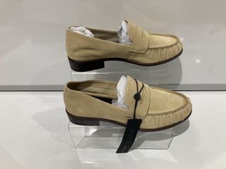 QTY OF ASSORTED SHOES TO INCLUDE RAG & BONE SID LOAFER DUNE SUEDE SIZE 6.5 RRP £