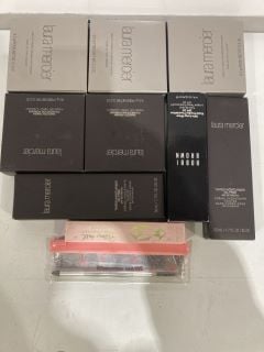 QTY OF ASSORTED BEAUTY ITEMS TO INCLUDE LAURA MERCIER SMOOTH FINISH FOUNDATION POWDER