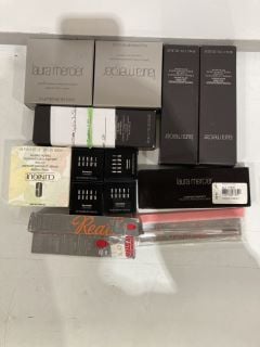 QTY OF ASSORTED BEAUTY ITEMS TO INCLUDE LAURA MERCIER SMOOTH FINISH FOUNDATION POWDER