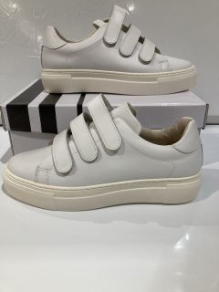 JOHN LEWIS FAWNE WHITE SHOES SIZE 7