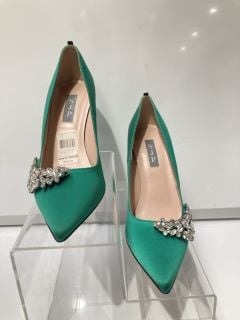 SARAH JESSICA PARKER JUMELLE 100MM GREEN EMERALD SATIN SIZE 6 RRP £469