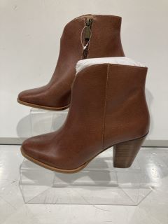 2 X JOHN LEWIS BOOTS TO INCLUDE BROWN EU SIZE 37