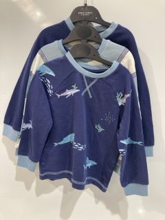 QTY OF ASSORTED CLOTHING TO INCLUDE JOHN LEWIS 3 PACK SHARK PYJAMAS 2 YEARS