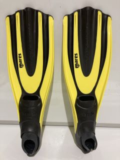 QTY OF FINS AVANTI SUPERCHANNEL FF BAG WITH HANDLE 36/37 YELLOW RRP£280