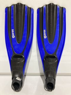 QTY OF FINS AVANTI SUPERCHANNEL FF BAG WITH HANDLE 36/37 BLUE RRP£280