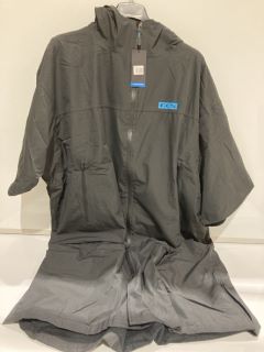 QTY OF SHELTER ALL WEATHER PONCHO BLACK MD RRP £120