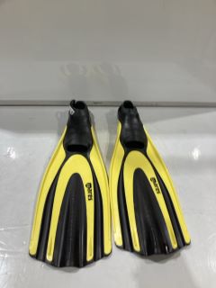 QTY OF ITEMS TO INCLUDE MARES FINS AVANTI YELLOW/BLACK SIZE 36/37 TOTAL RRP £100.00