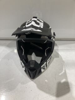 FXR TORQUE TEAM RACING HELMET BLACK/WHITE SIZE M TOTAL RRP £190.00