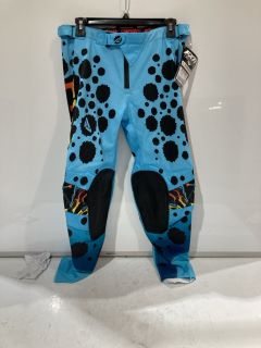 QTY OF ITEMS TO INCLUDE FXR YTH CLUTCH PRO MX PANT DART FROG SIZE 268 TOTAL RRP £210.00