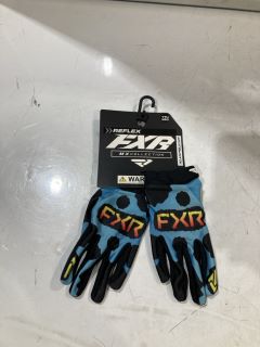 QTY OF ITEMS TO INCLUDE FXR REFLEX MX GLOVE MAD SKILLS SIZE S TOTAL RRP £100