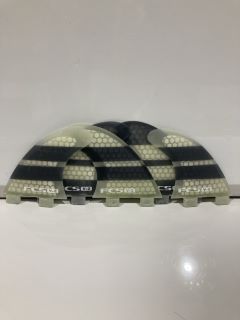 QTY OF ITEMS V2 PC TRI-QUAD FIN SET RRP £85