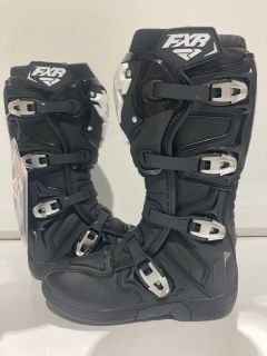 FACTORY RIDE BOOT BLACK/HI-VIS SIZE 42 RRP£ 312