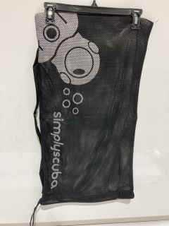 BOX OF ASSORTED ITEMS TO INC SIMPLY SCUBA MESH DRAWSTRING GYM BAG BLACK -ONE SIZE RRP£150