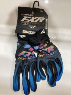 BOX OF ASSORTED ITEMS TO INC REFLEX MX GLOVE RRP£100