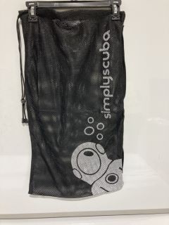 BOX OF ASSORTED ITEMS TO INC SIMPLY SCUBA MESH DRAWSTRING GYM BAG BLACK -ONE SIZE RRP£150