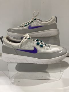 NIKE SB SIZE 8