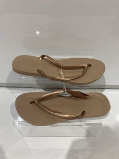 QTY OF FLIP FLOPS INCLUDING HAVAIANAS SLIM ROSE GOLD