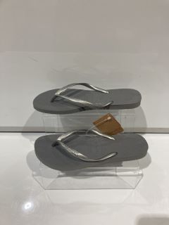 QTY OF FLIP FLOPS INCLUDING HAVAIANAS SLIM STEEL GREY