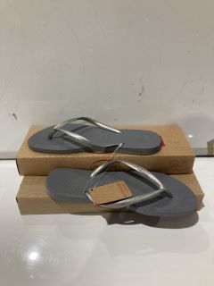 QTY OF FLIP FLOPS INCLUDING HAVAIANAS SLIM STEEL GREY