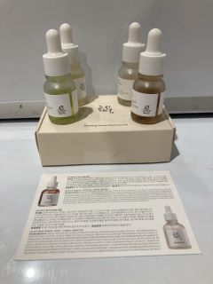 QTY OF ITEMS INCLUDING HANBANG SERUM DISCOVERY KIT