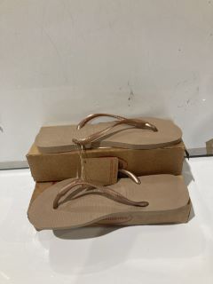 QTY OF FLIP FLOPS INCLUDING HAVAIANAS SLIM ROSE GOLD