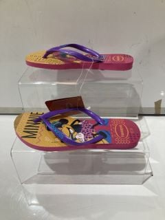 QTY OF ITEMS INCLUDING HAVAIANAS DISNEY FLIP FLOPS