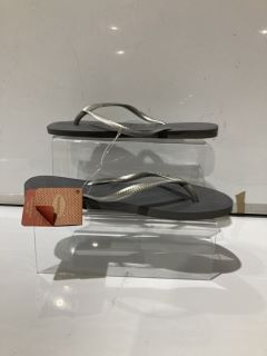 QTY OF FLIP FLOPS INCLUDING HAVAIANAS SLIM ROSE GOLD