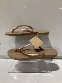 QTY OF FLIP FLOPS INCLUDING HAVAIANAS SLIM ROSE GOLD