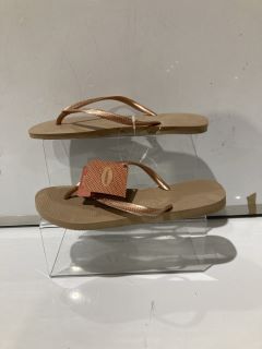 QTY OF FLIP FLOPS INCLUDING HAVAIANAS SLIM ROSE GOLD