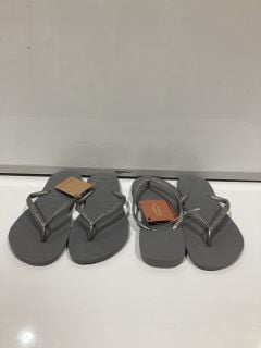 QTY OF FLIP FLOPS INCLUDING HAVAIANAS SLIM STEEL GREY