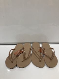 QTY OF FLIP FLOPS INCLUDING HAVAIANAS SLIM ROSE GOLD