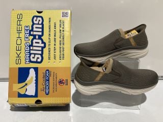 SKECHERS HANDS FREE SLIP-INS D'LUX WALKER GREY SIZE 9 MENS