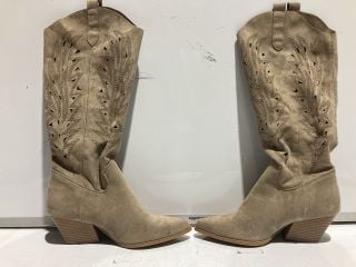 BOX TO INCLUDE CREAM COWGIRL BOOTS SIZE 7 UK; BEIGE COWGIRL BOOTS SIZE 6.5 UK