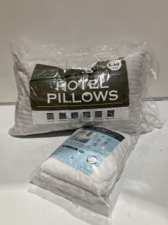 BOX OF ASSORTED BEDDING TO INCLUDE BHS HOTEL PILLOWS PAIR