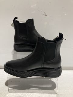 COLE HAAN OG PLATFORM CHLSEAWP COLOUR BLACK/BLACK WP SIZE 4 & GREENWICH WP BOOTIE COLOUR WP BLACK LTR SIZE 7 TOTAL RRP £385